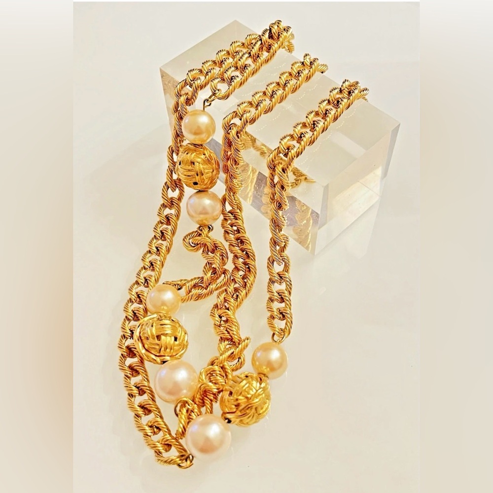 GIVENCHY Paris Haute Couture Runway 80's Gold Faux Pearl Gold Tone 41" Necklace